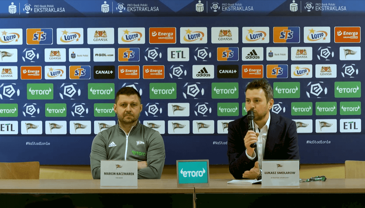 Uczestnicy konferencji przedmeczowej: Lechia Gdańsk: Marcin Kaczmarek (Trener), Łukasz Smolarow (Dyrektor sportowy)